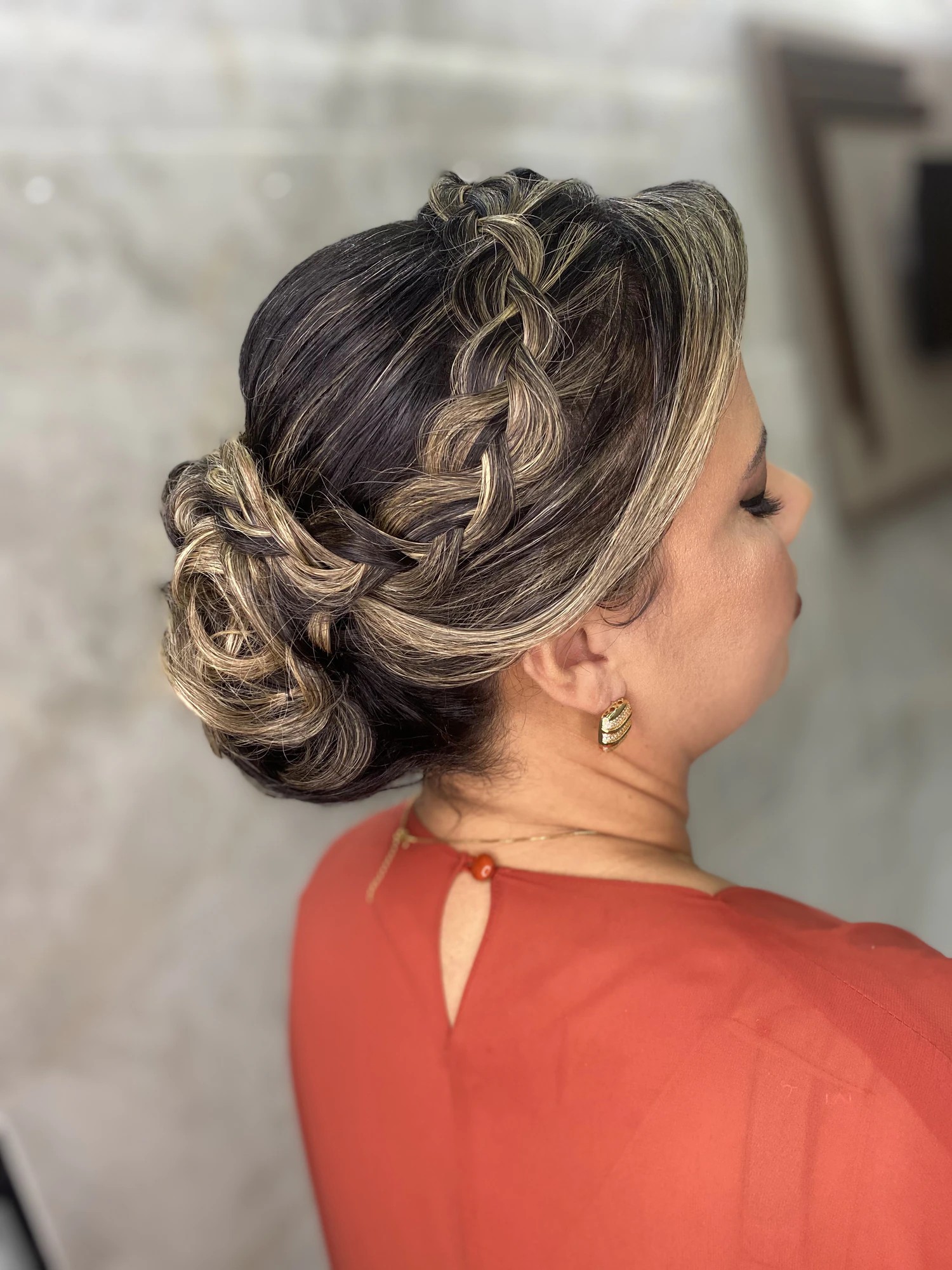 Coue baixo com arco de trança